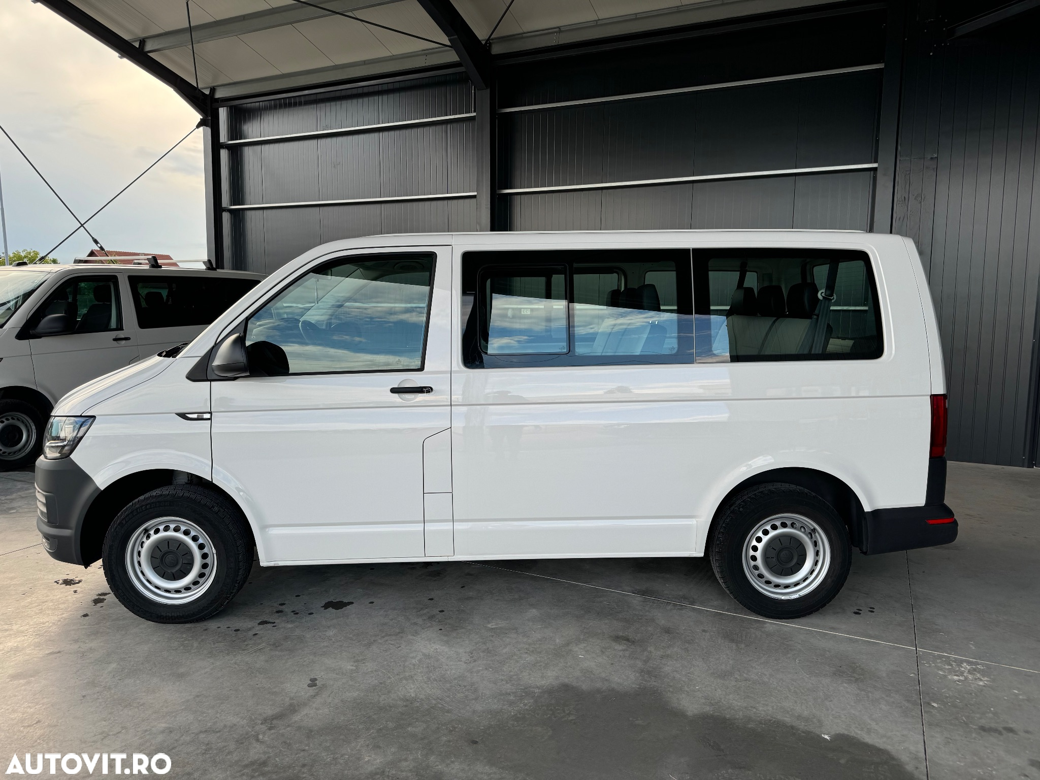 Volkswagen Transporter Kombi T6 2.0 TDI 75 kW KR - 11