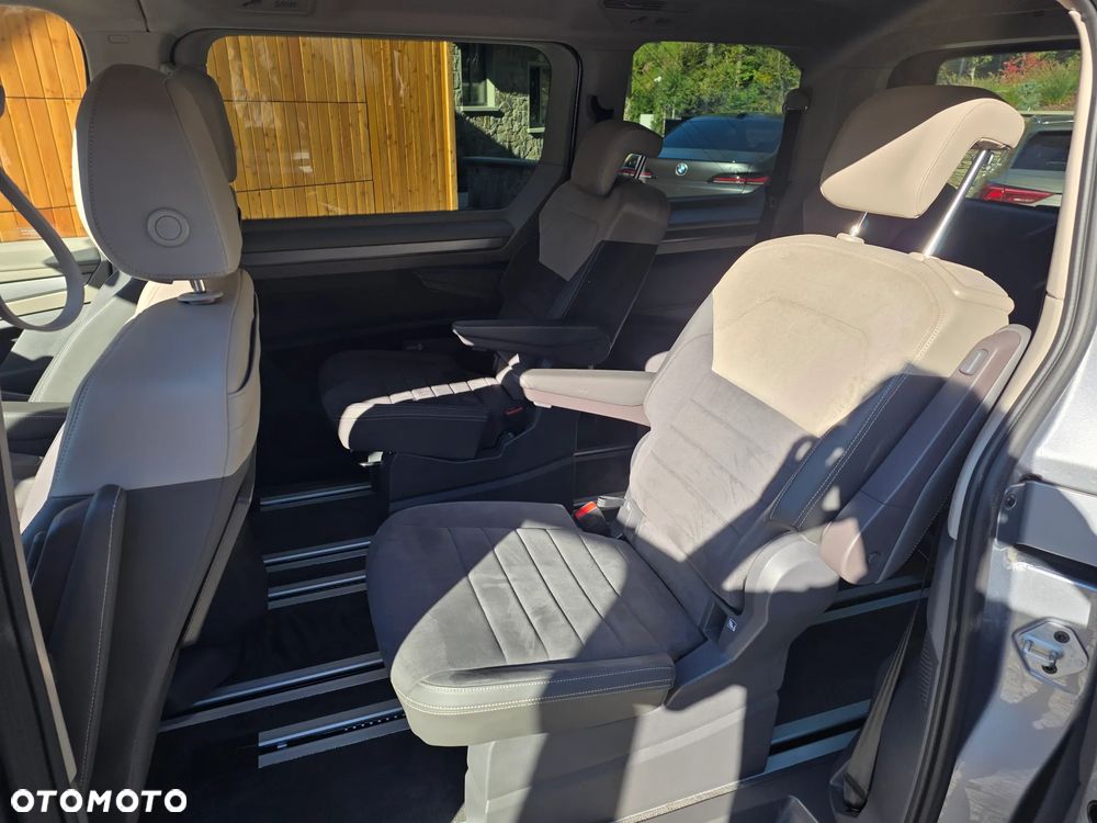 Volkswagen Multivan - 10