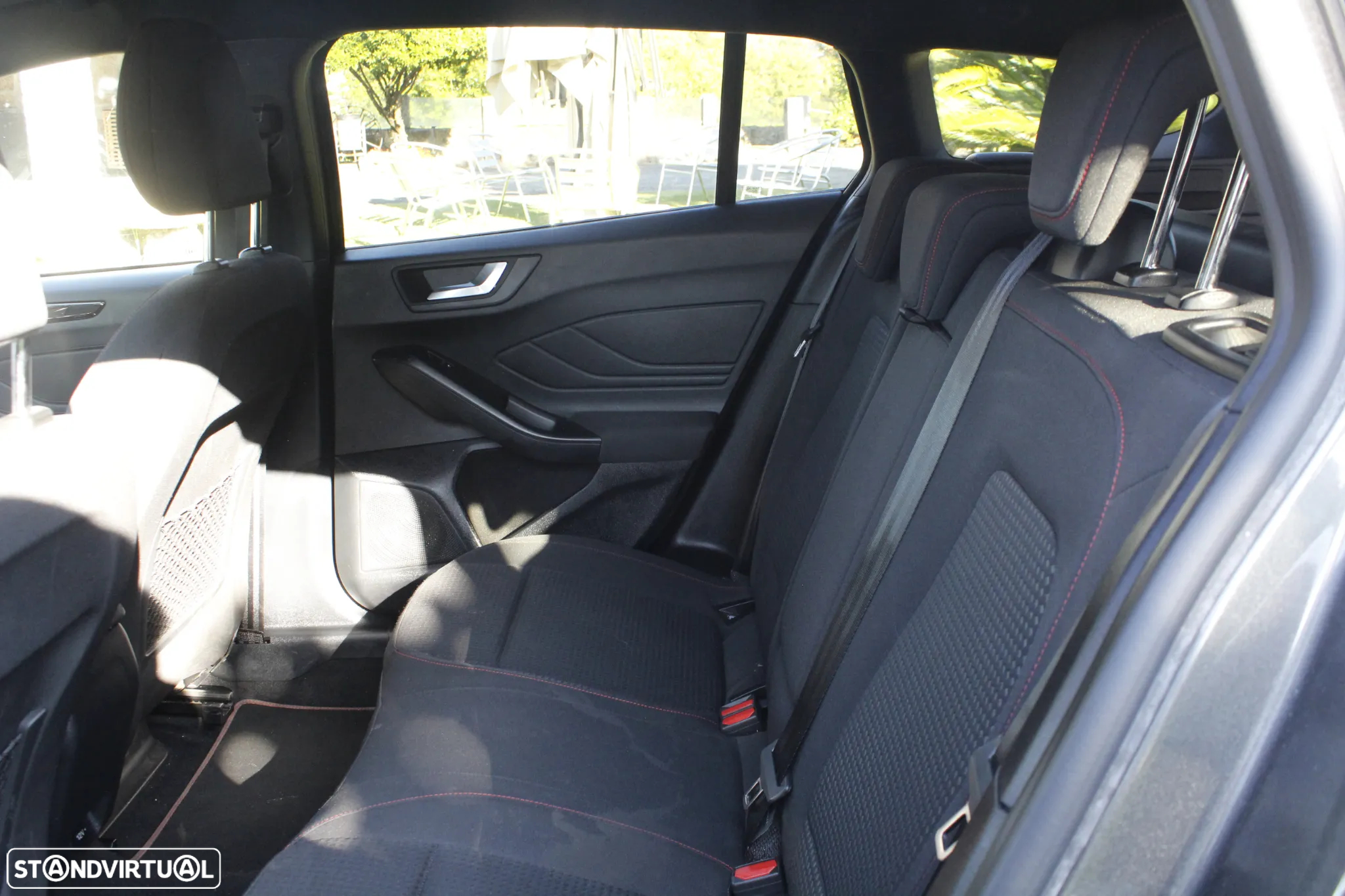Ford Focus 1.0 EcoBoost MHEV ST-Line - 39