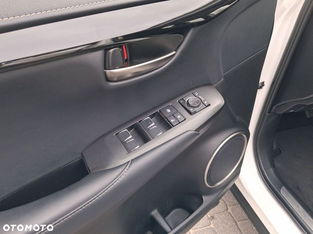 Lexus NX 300h Business Edition AWD - 19