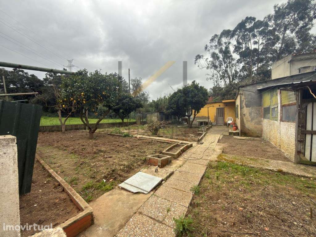 Terreno Urbano com 412m2 e pequena moradia edificada - Grande imagem: 2/25