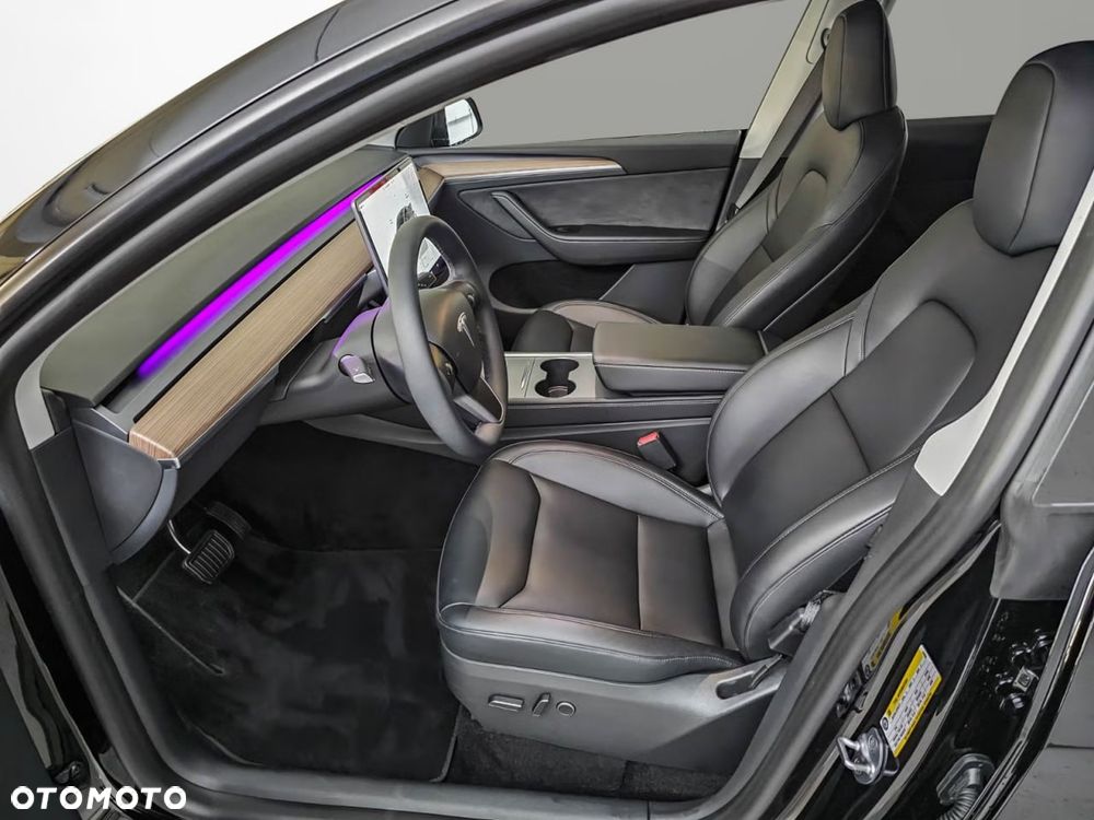 Tesla Model Y Long Range AWD - 10