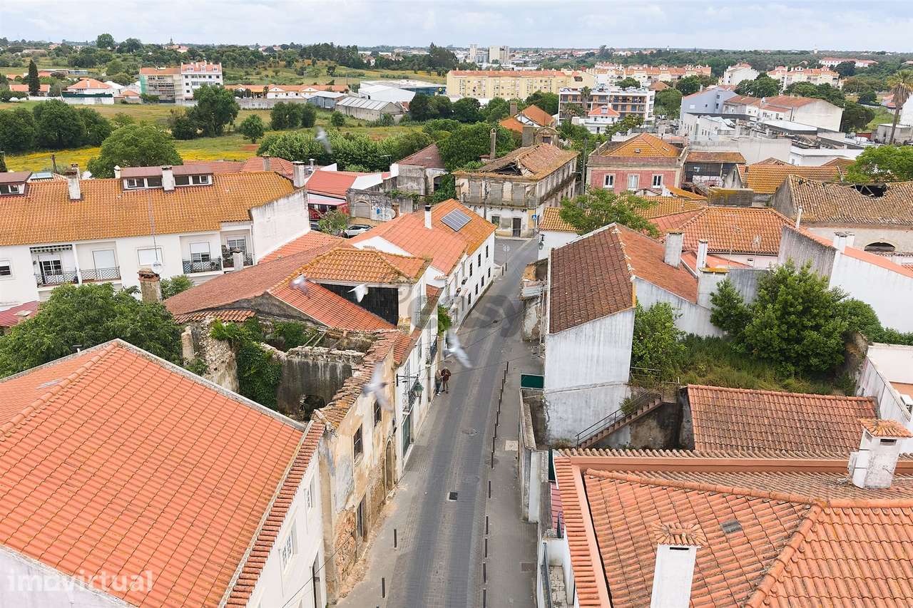 Imóvel para Remodelação total no centro Histórico do Cartaxo - Grande imagem: 4/26