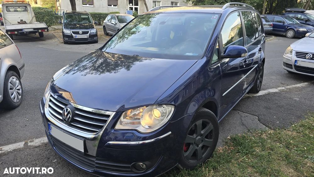 Volkswagen Touran - 1