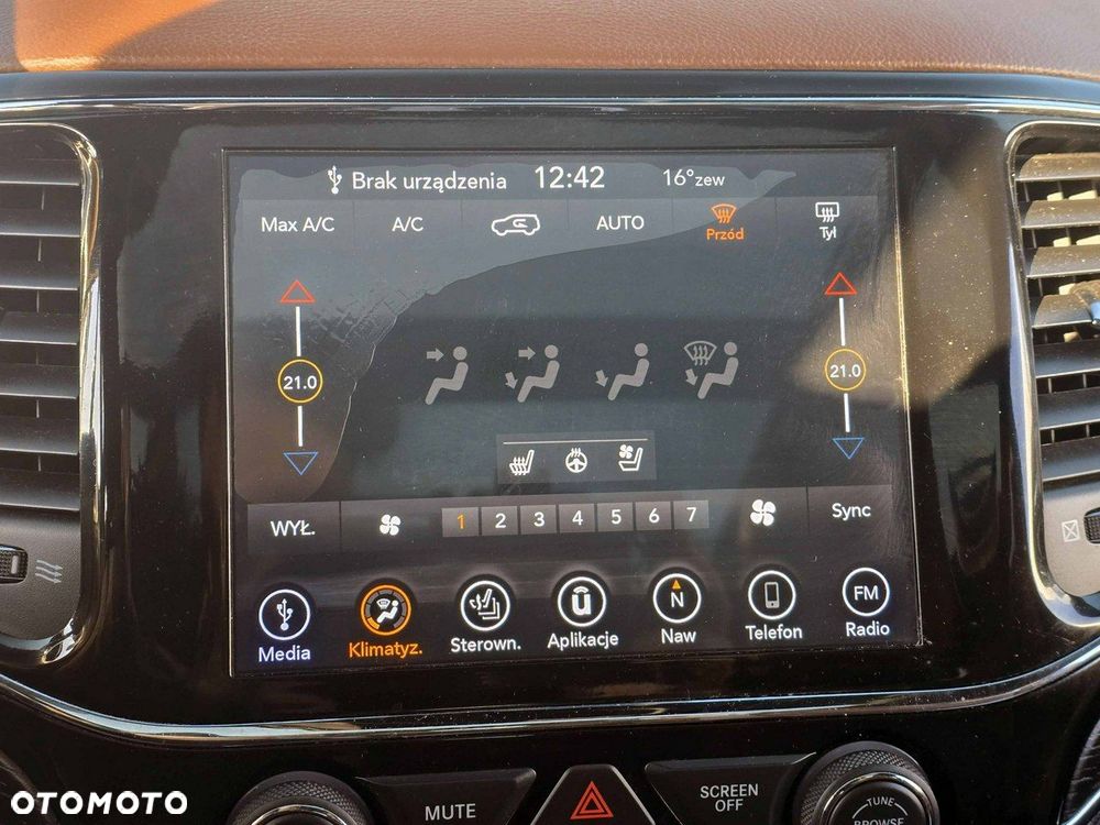 Jeep Grand Cherokee - 12