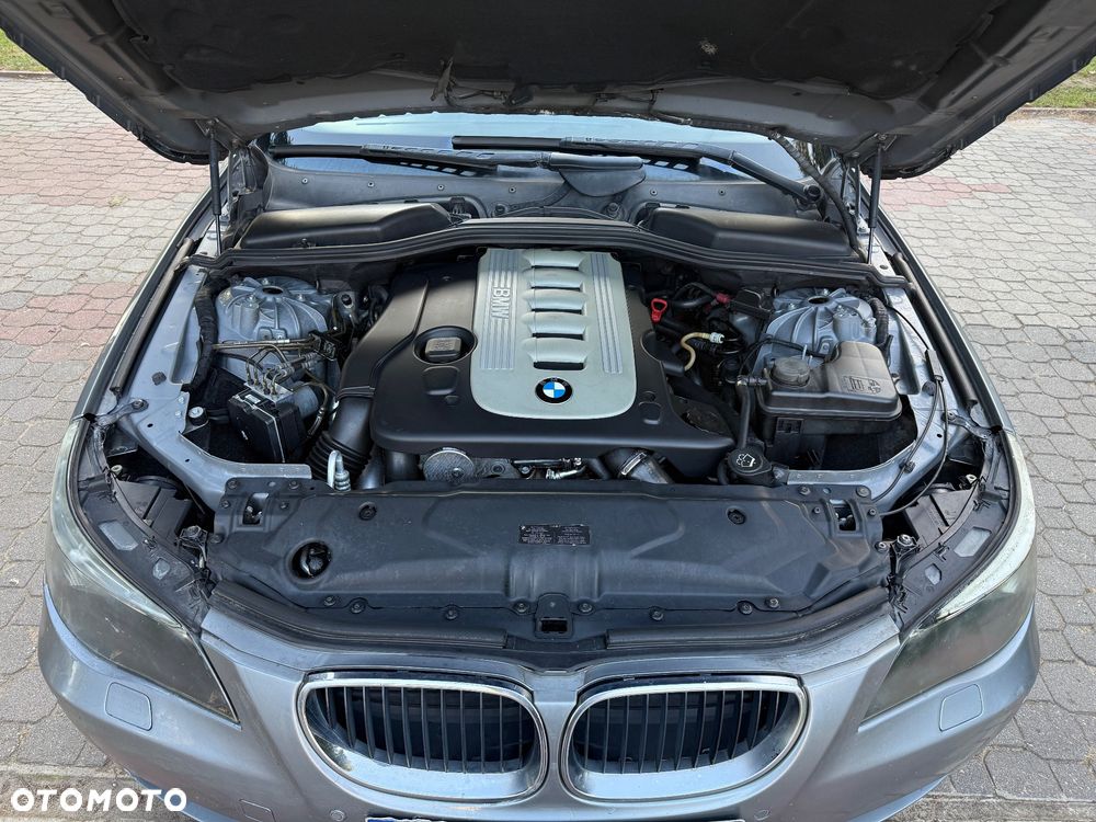 BMW Seria 5 525d - 12