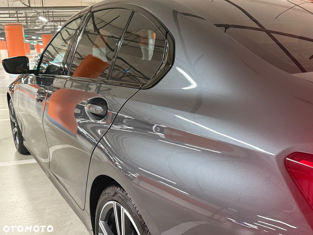 BMW Seria 3 330i Sport Line - 33