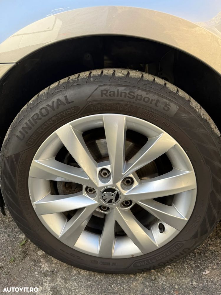 Skoda Octavia 1.6 TDI DPF DSG Ambiente - 39