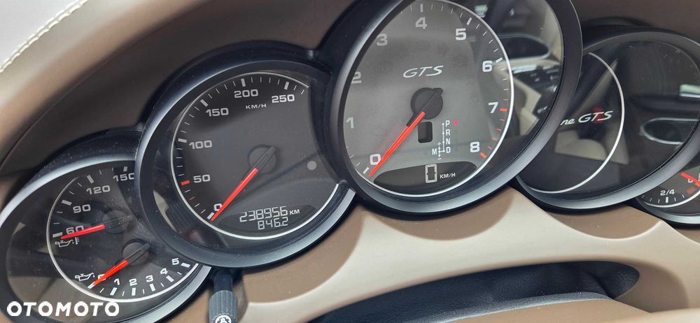 Porsche Cayenne - 8