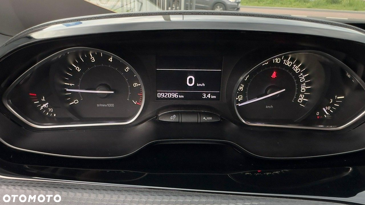 Peugeot 2008 1.2 Pure Tech Style - 11