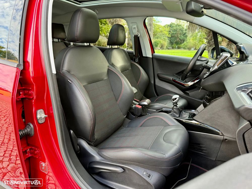 Peugeot 2008 1.2 PureTech GT Line - 22