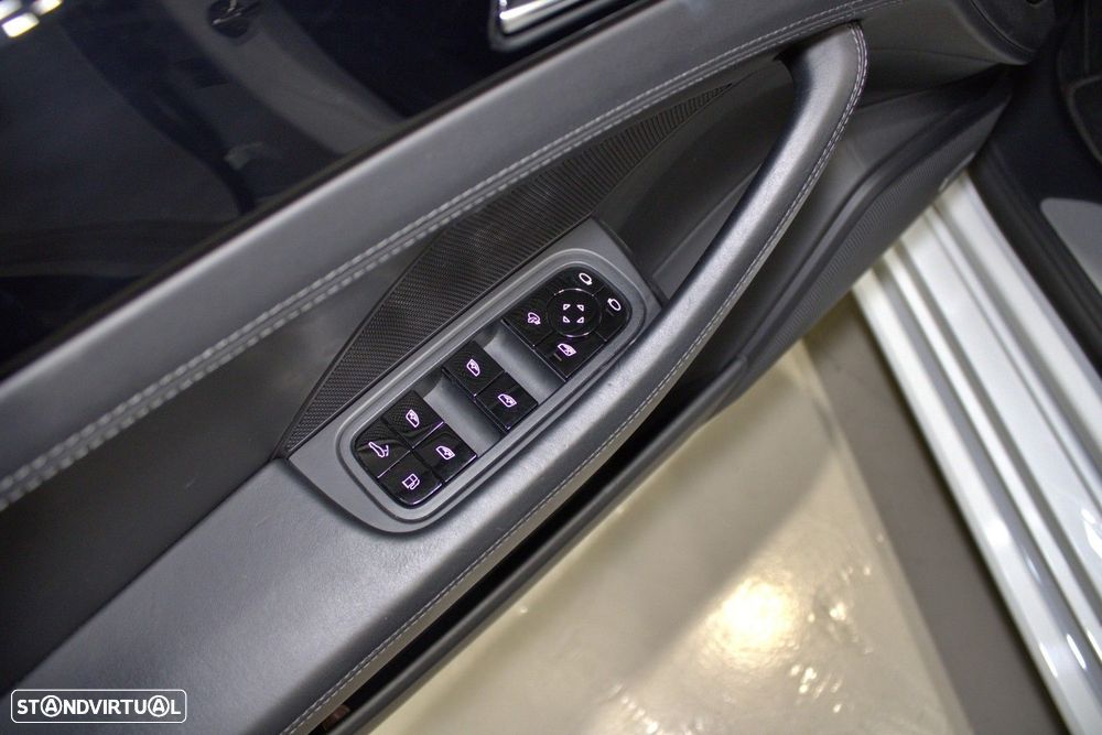 Porsche Panamera 4 E-Hybrid - 25