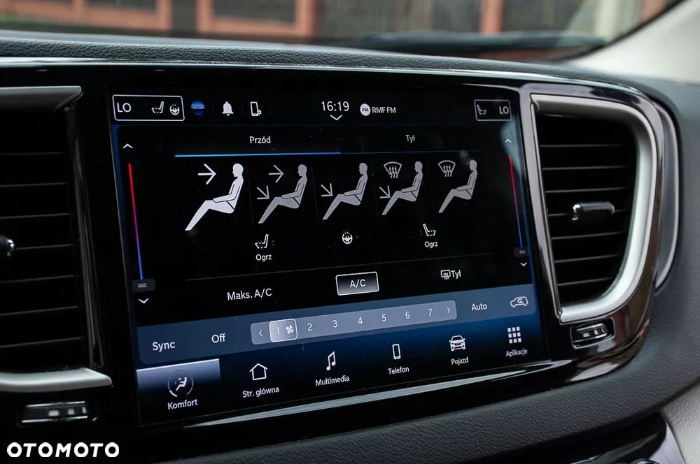 Chrysler Pacifica - 36