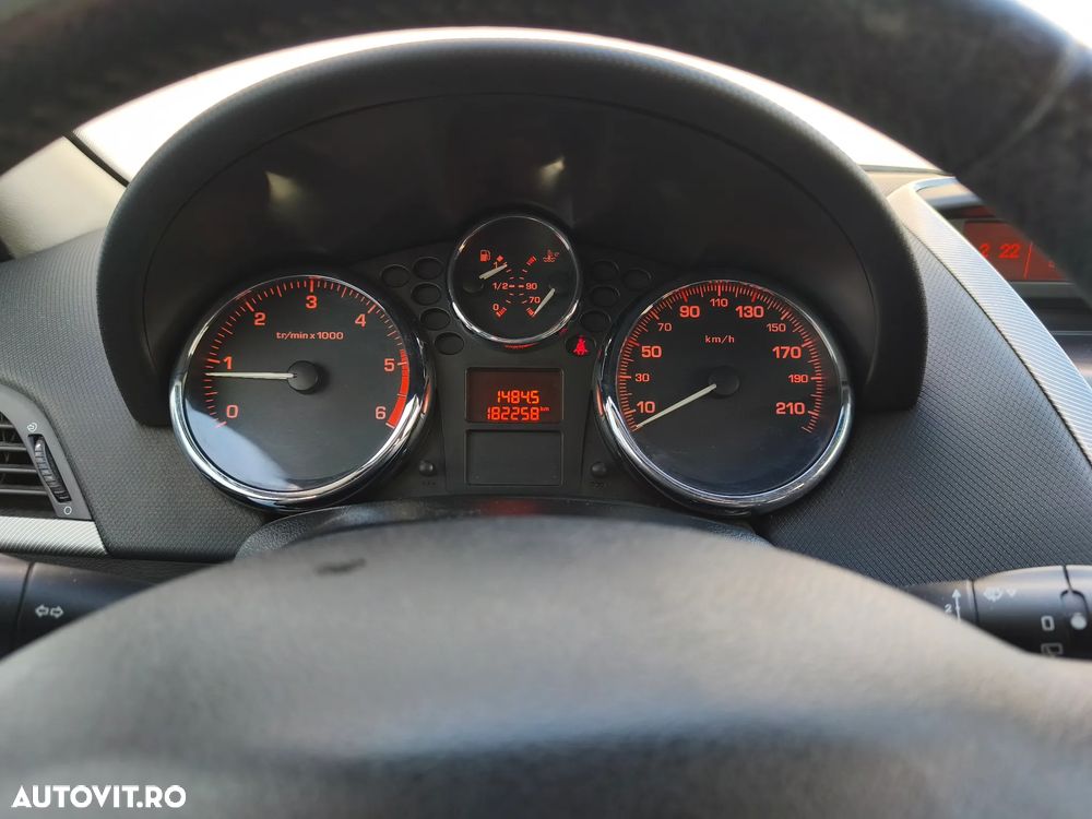 Peugeot 207 1.6HDI Trendy - 10