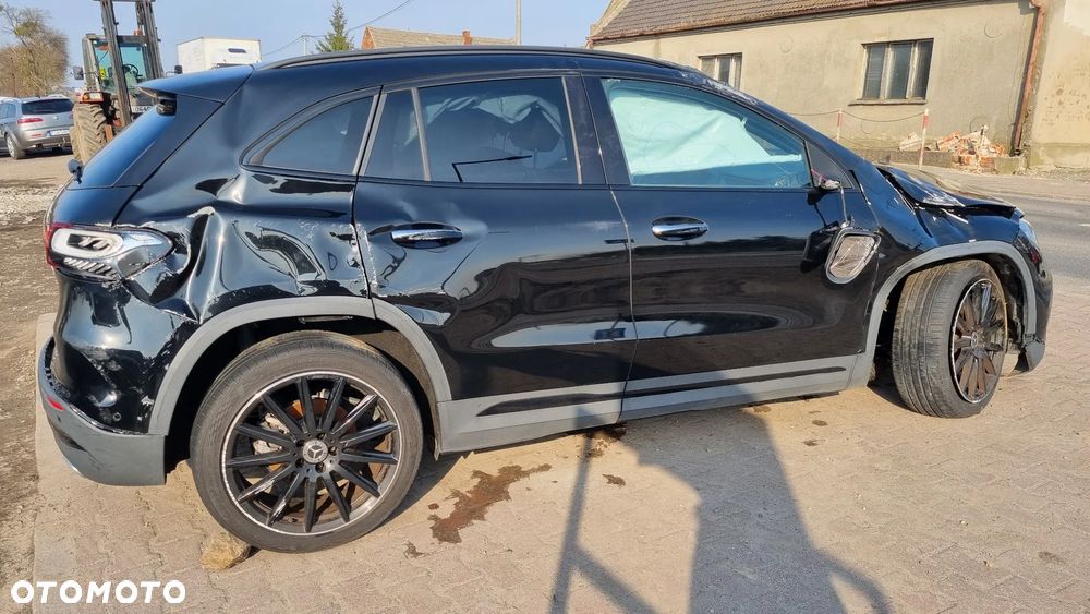 Mercedes-Benz GLA 200 d 4Matic 8G-DCT AMG Line - 2