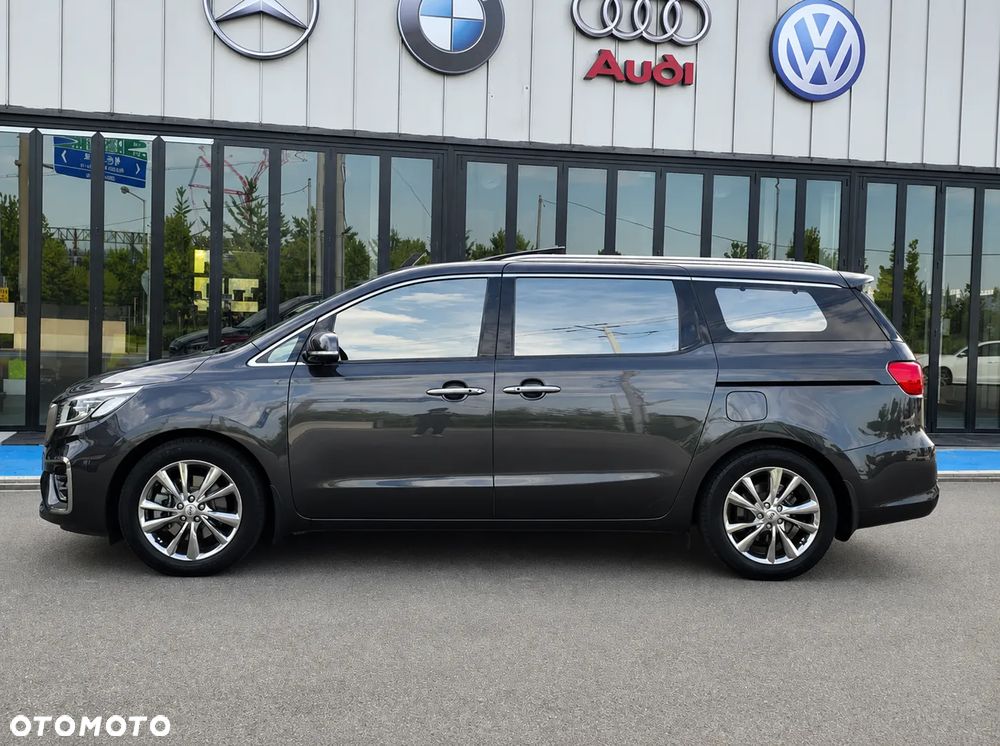 Kia Carnival - 4