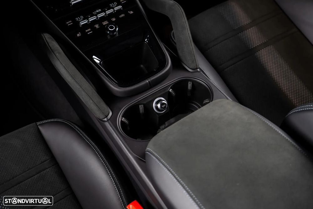 Porsche Cayenne Coupé Turbo E-Hybrid Pacote GT - 31
