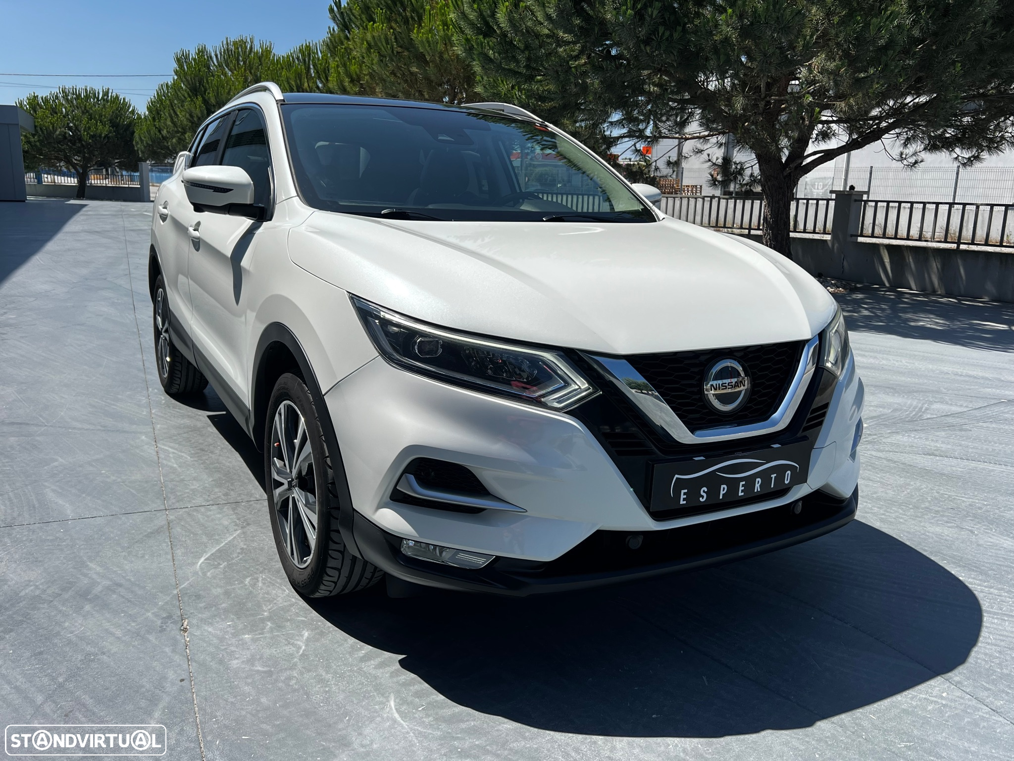 Nissan Qashqai 1.5 dCi N-Connecta J18+Led - 6