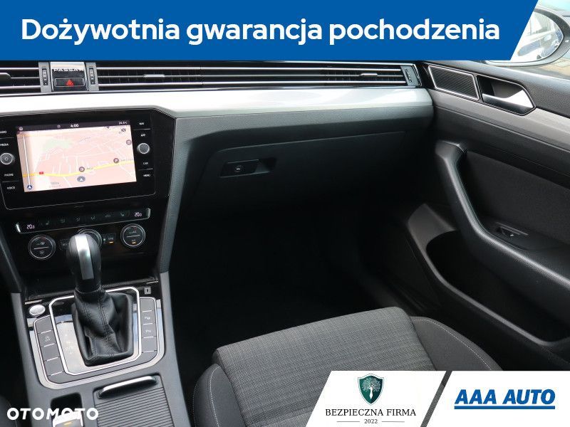 Volkswagen Passat - 9