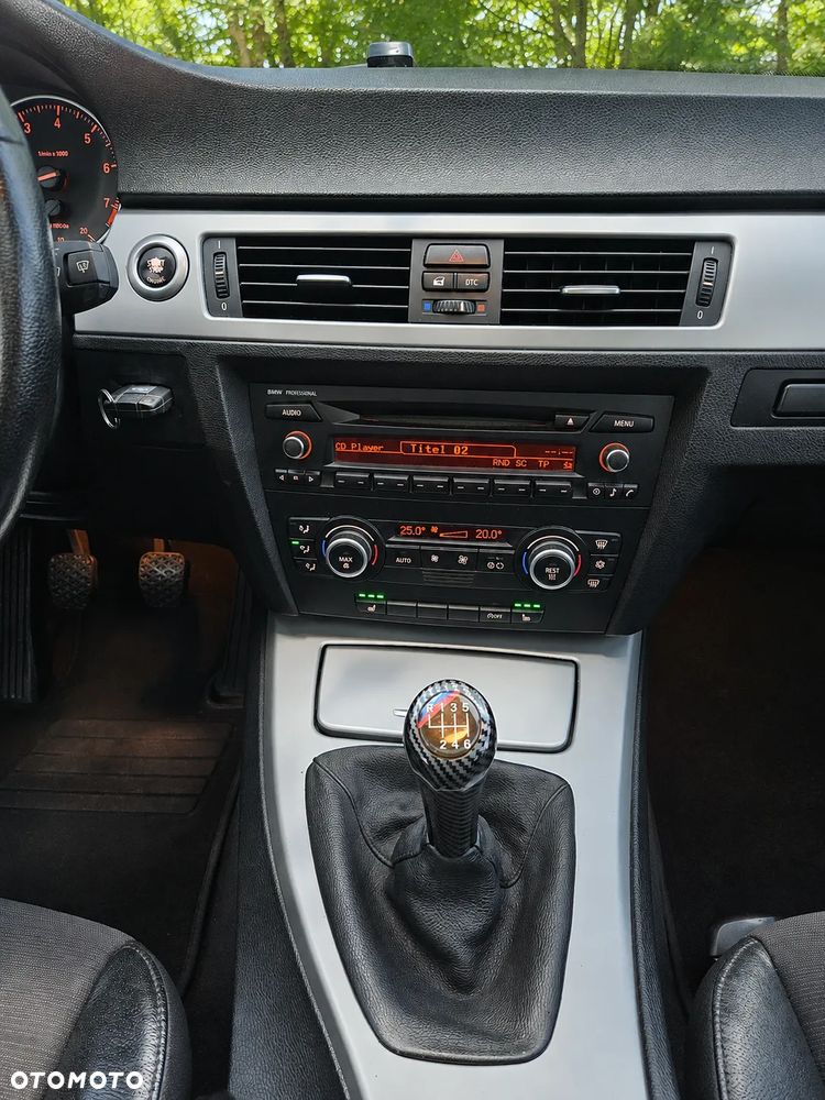 BMW Seria 3 320i Edition Exclusive - 15