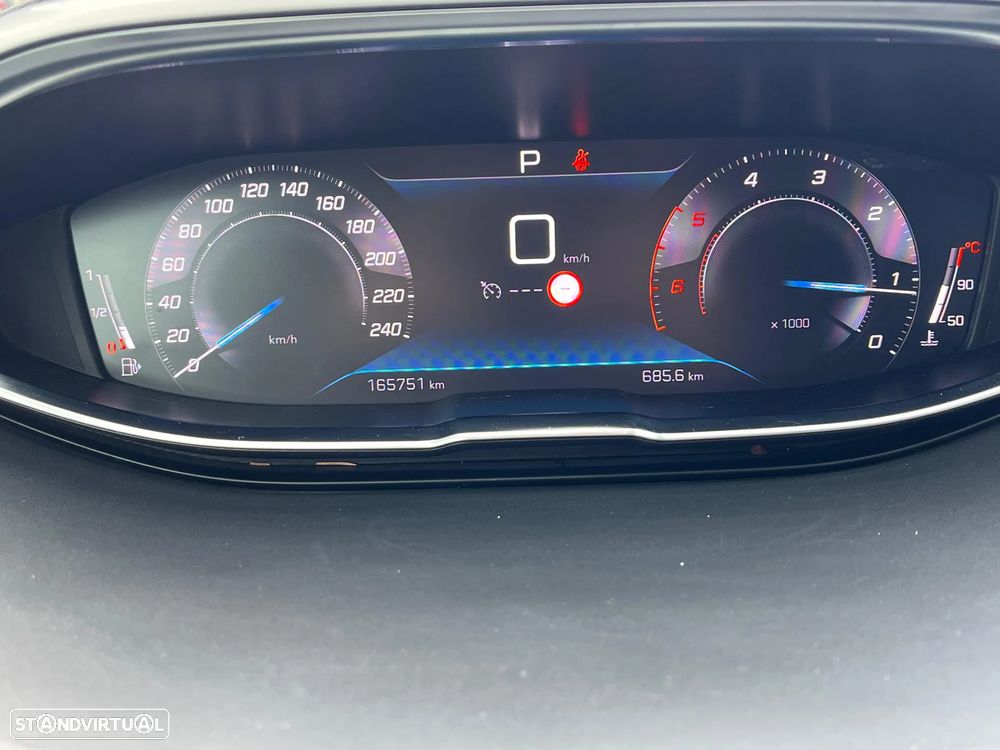 Peugeot 3008 1.5 BlueHDi Allure EAT8 - 32