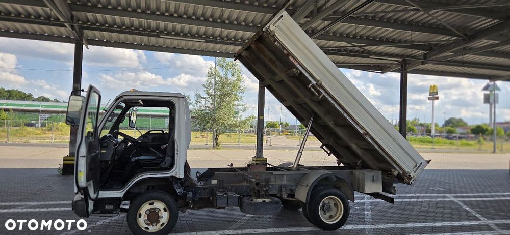Isuzu NPR69 - 13