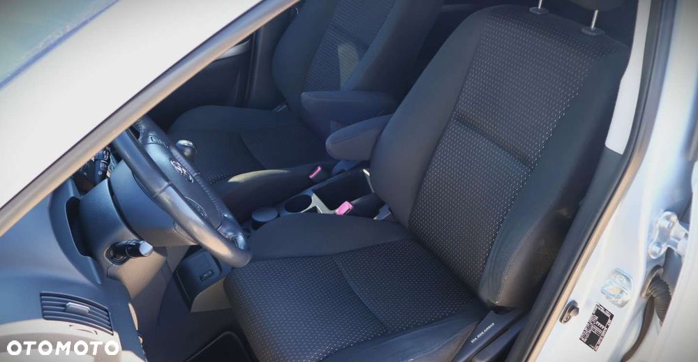 Toyota Corolla Verso - 14
