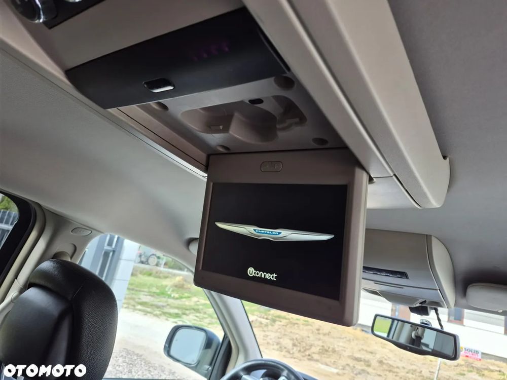 Chrysler Town & Country 3.6 Limited - 17