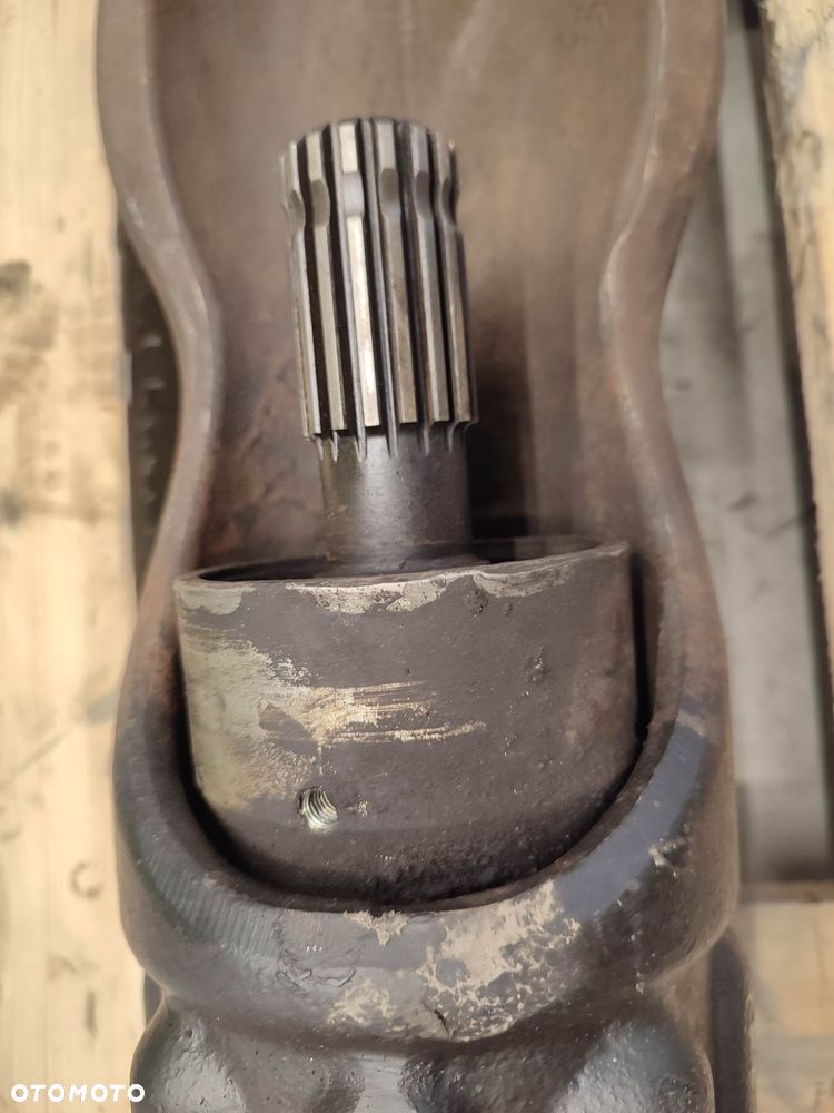 Obudowa wału napędowego STEYR 6175 CVT (51414257) - 7