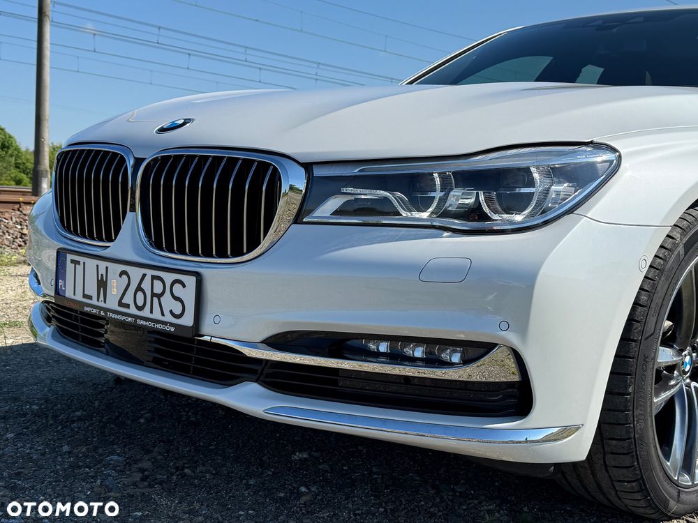 BMW Seria 7 750i xDrive - 17