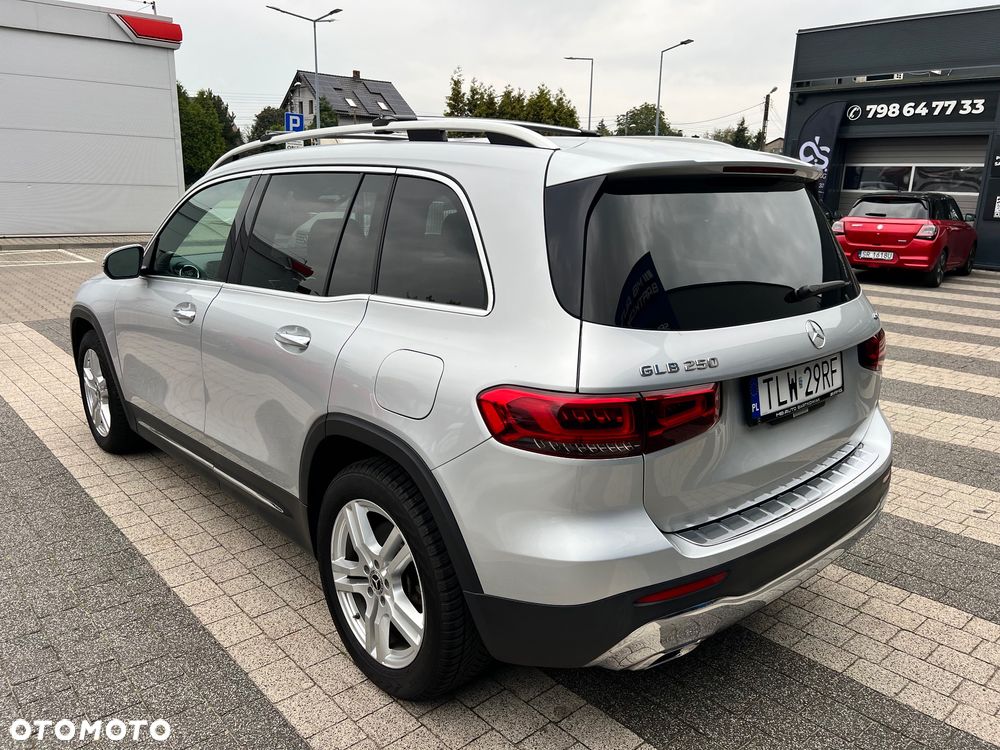Mercedes-Benz GLB 250 4-Matic 8G-DCT - 8