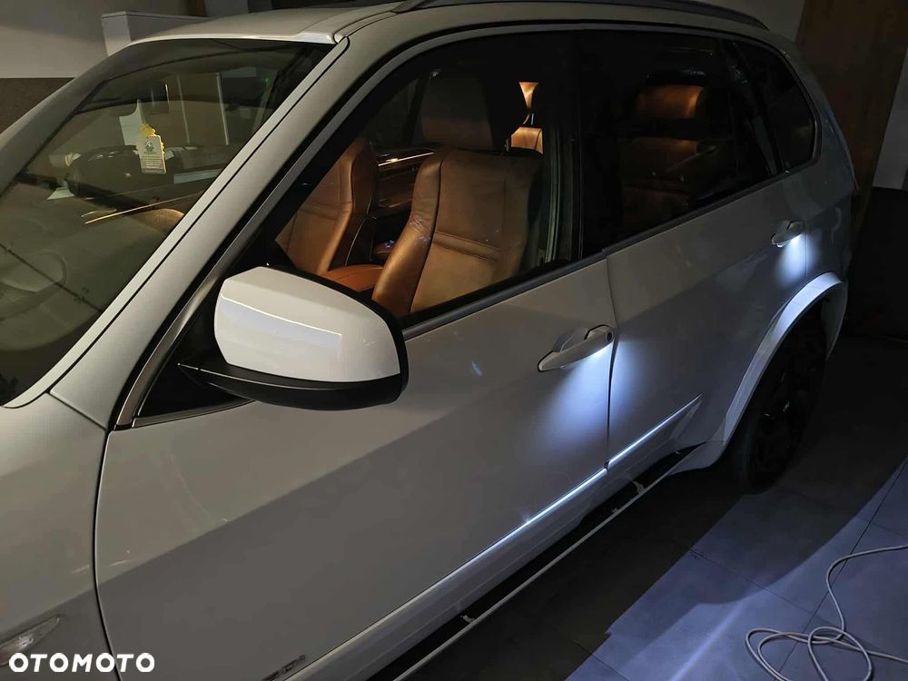 BMW X5 5.0i xDrive - 6