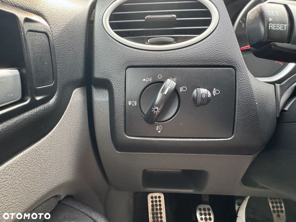 Ford Focus 1.6 Sport - 23