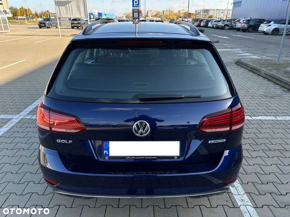 Volkswagen Golf - 6