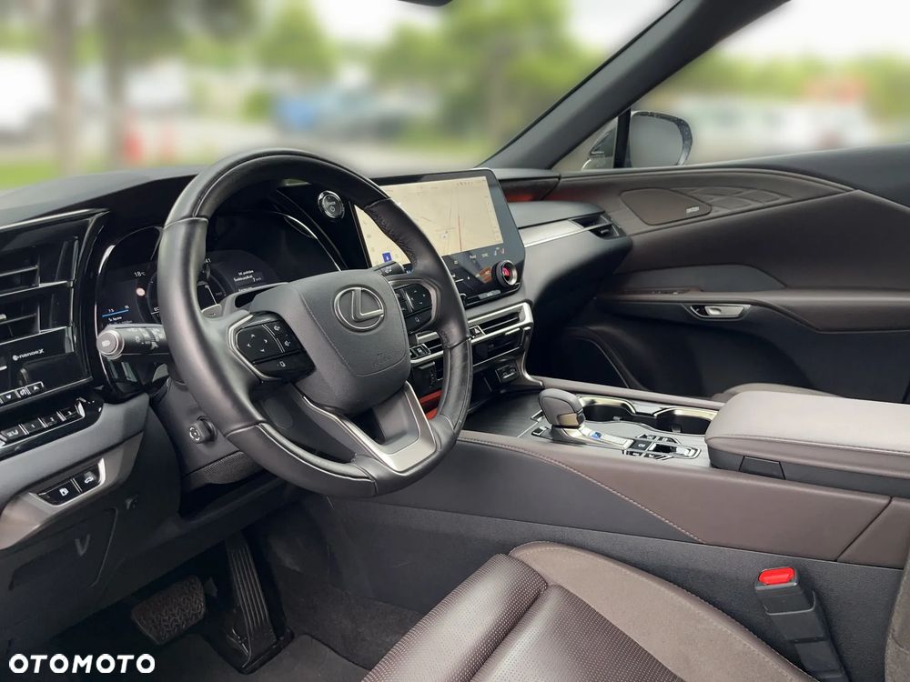 Lexus RX 450h+ Omotenashi - 5