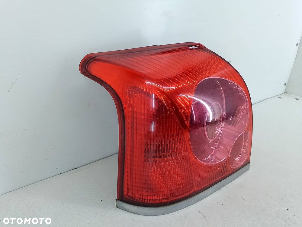 LAMPA TYLNA LEWA TOYOTA AVENSIS II T25 SEDAN - 5
