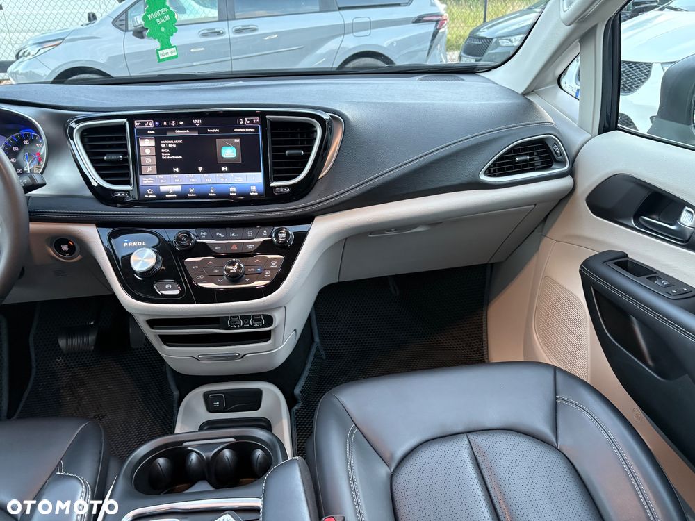 Chrysler Pacifica - 28