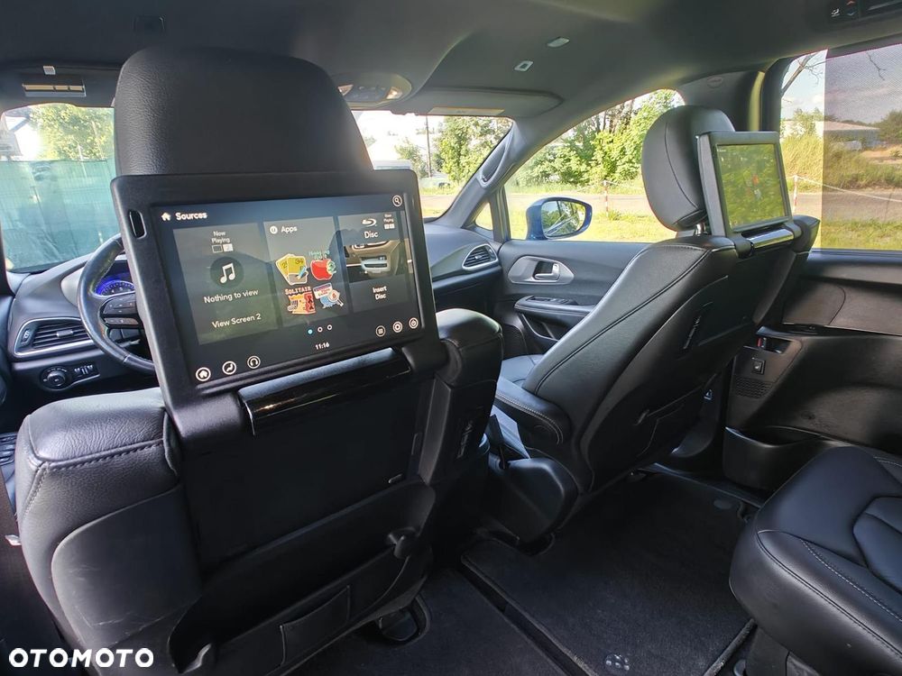 Chrysler Pacifica - 4