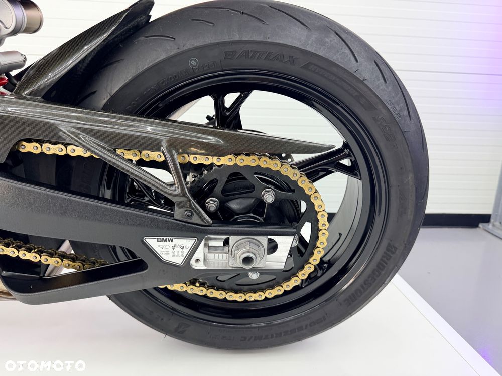 BMW R - 8