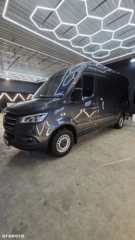Mercedes-Benz Sprinter - 2