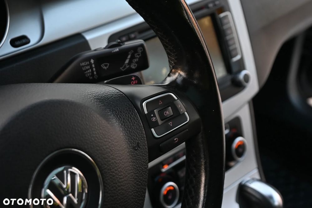 Volkswagen Passat 2.0 TDI DSG BlueMotion Technology Highline - 32