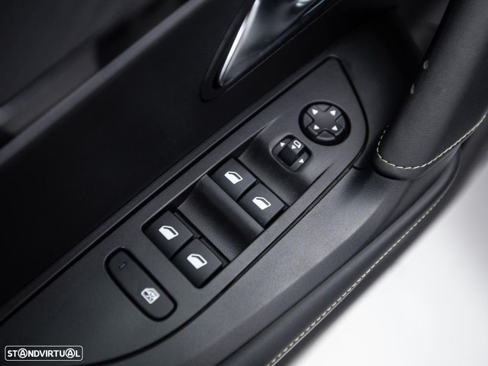 Peugeot e-2008 50 kWh GT - 15