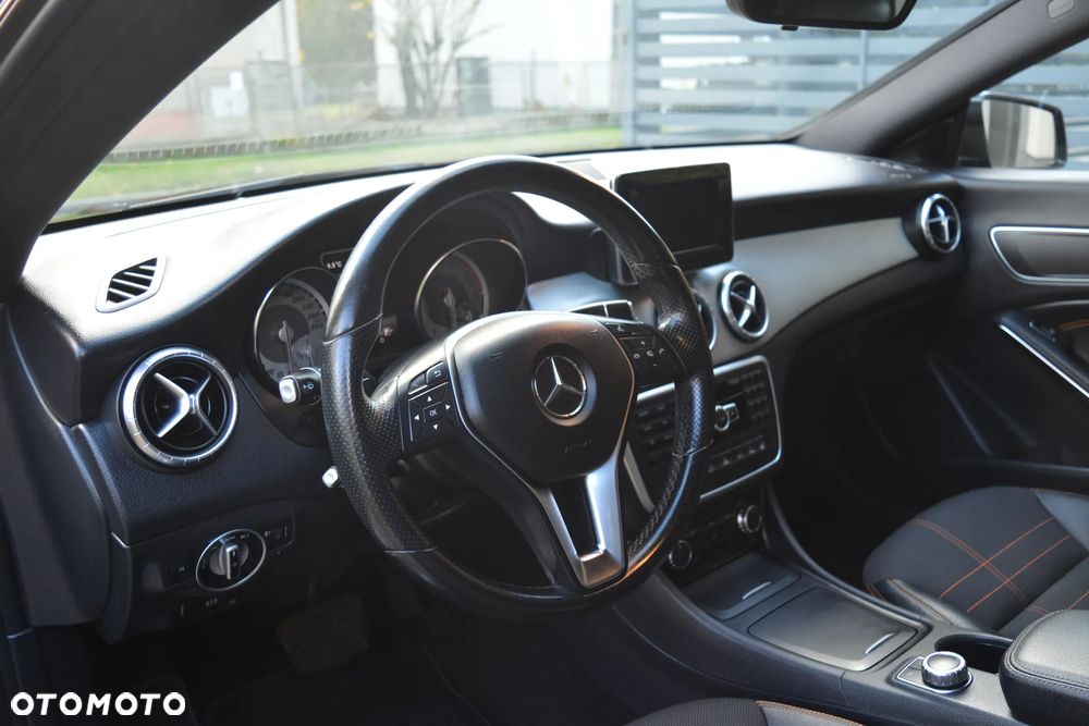 Mercedes-Benz CLA 180 7G-DCT StreetStyle - 7