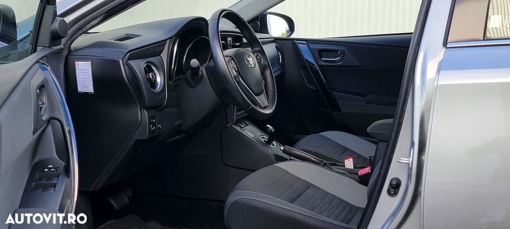 Toyota Auris - 11
