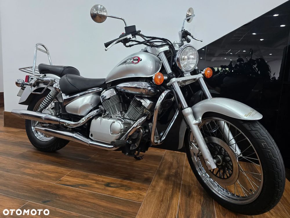 Suzuki Intruder - 2