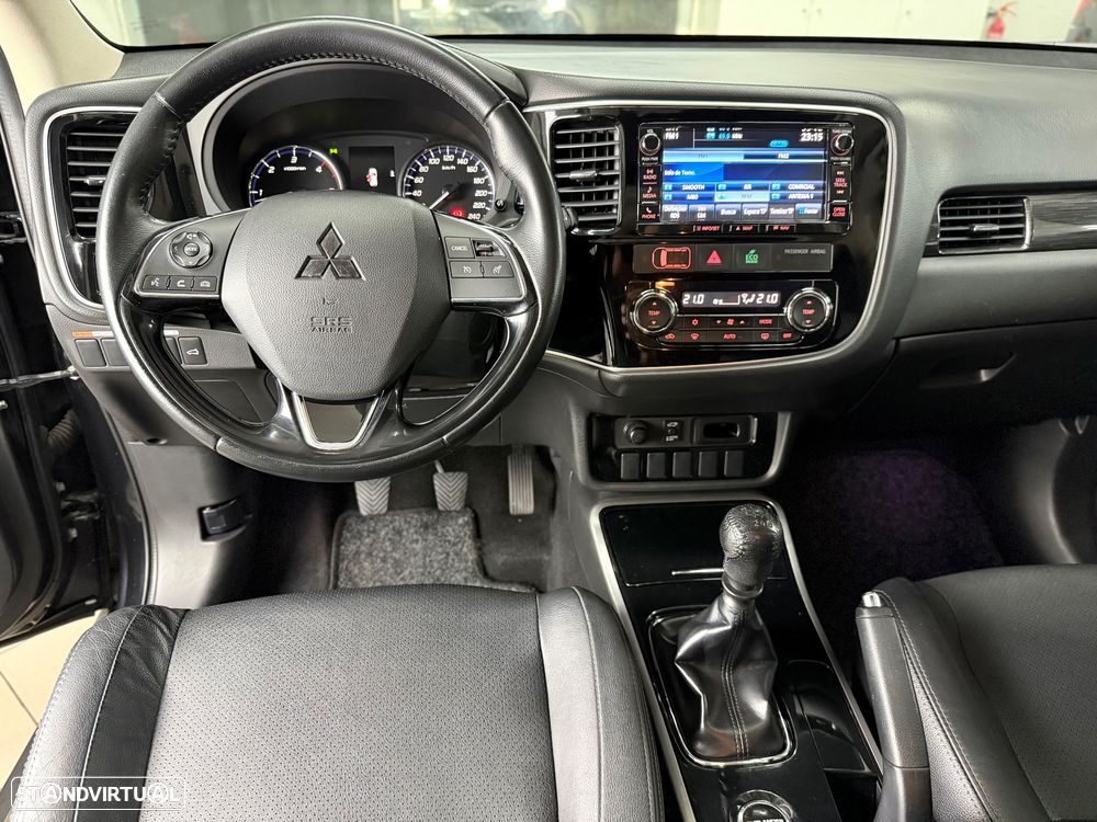Mitsubishi Outlander 2.2 DI-D Intense Black Edition - 16
