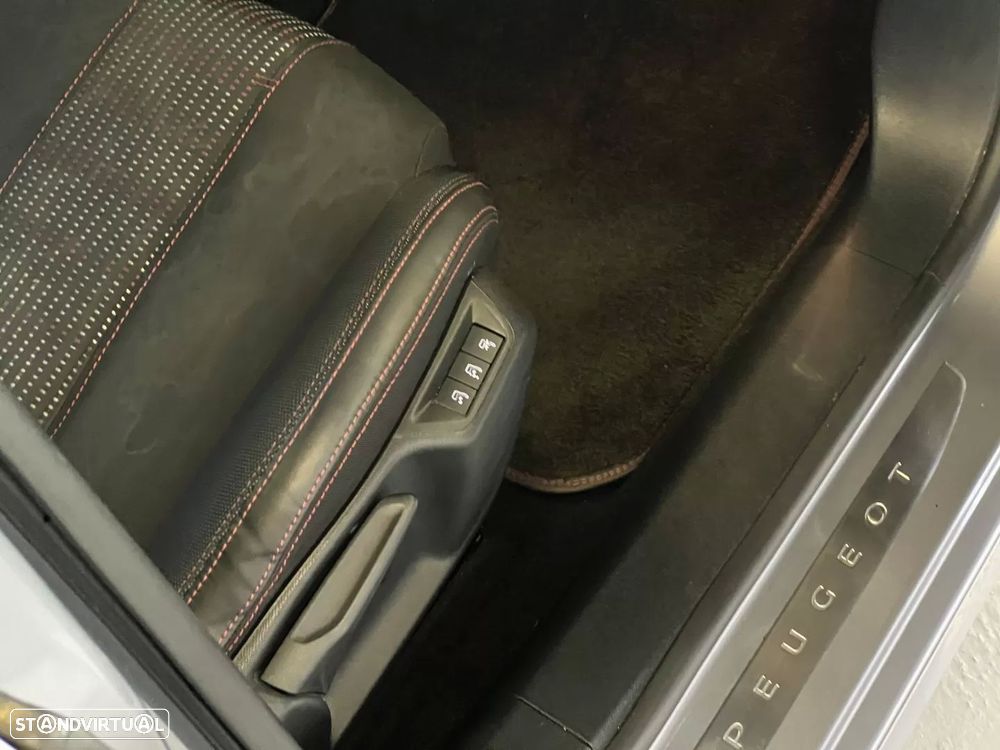 Peugeot 308 1.2 PureTech GT Line - 30