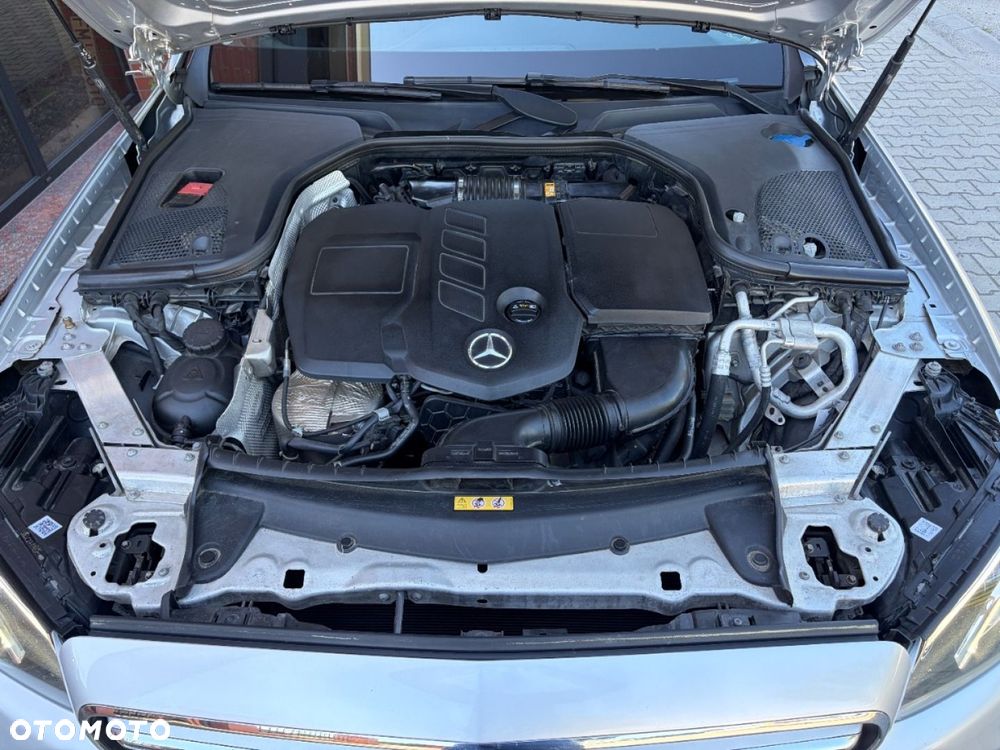 Mercedes-Benz Klasa E 220 d 9G-TRONIC Exclusive - 32