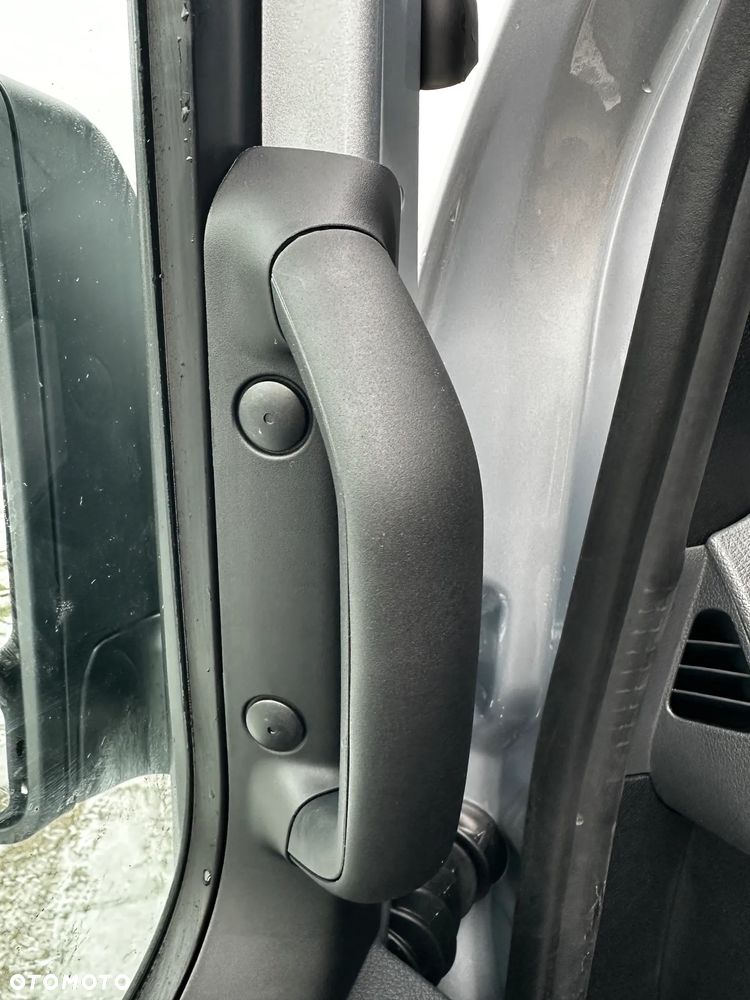 Mercedes-Benz Sprinter - 13