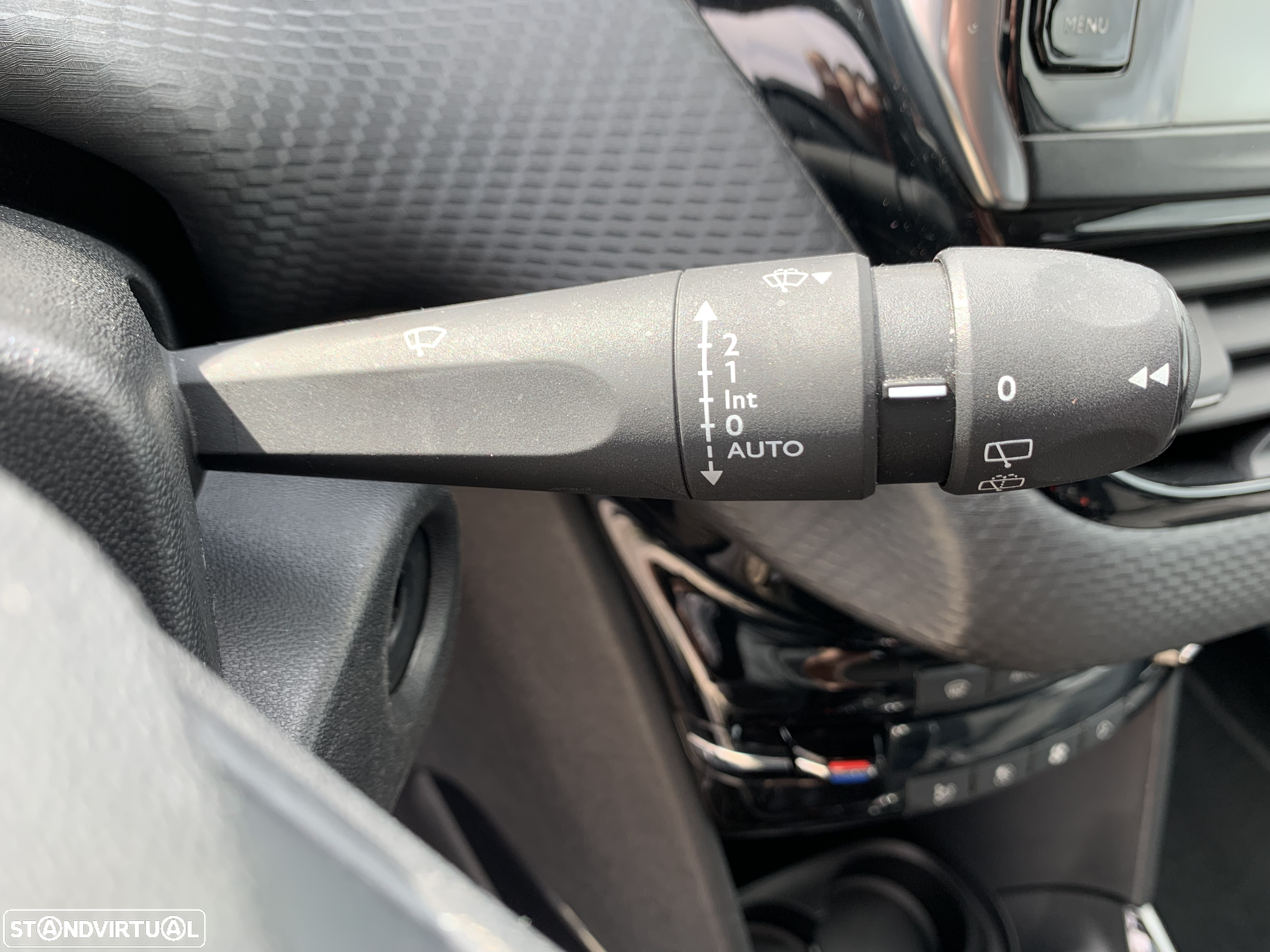 Peugeot 2008 1.2 PureTech Allure - 11